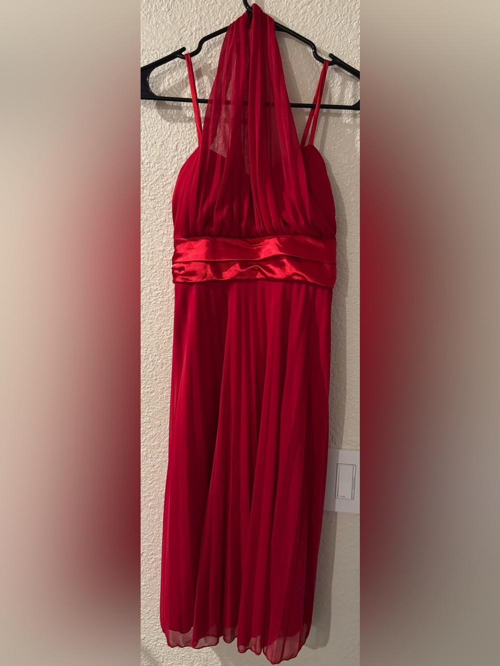 Elegant Red Halter Midi Dress with Satin Waistband